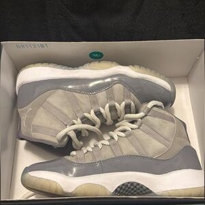 Jordan 11 cool grey (big kids) size 5.5 (RETAIL PRICE $130)